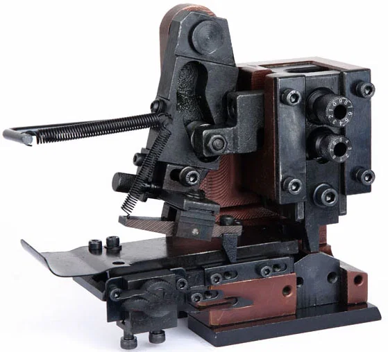 Terminaalipuristusmuotti