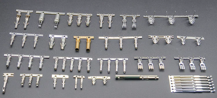 Laitteisto Ruostumattomasta teräksestä valmistetut kuparipuristusosat uros- ja naarasliittimet